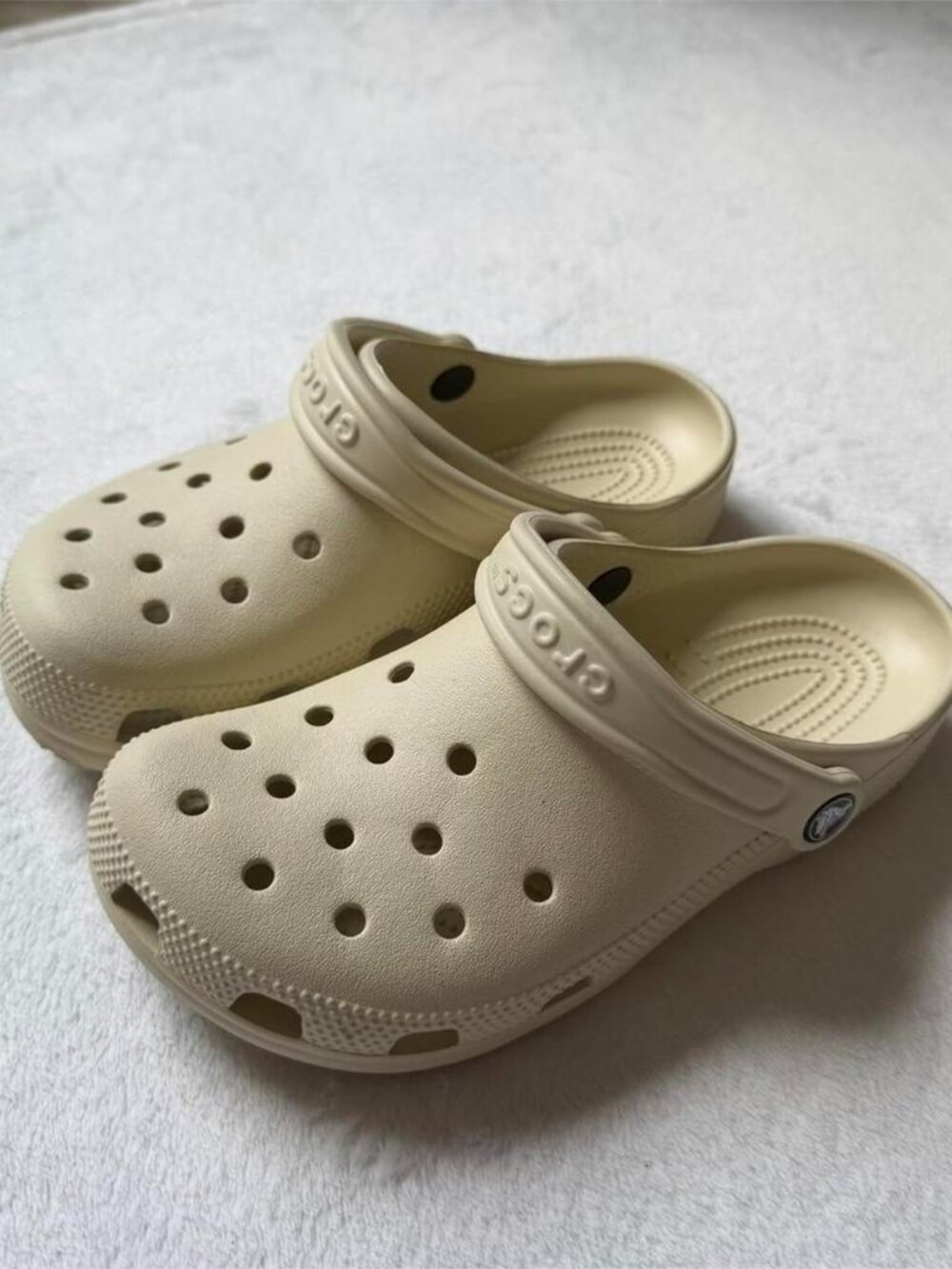 CROCS Classic Clog in Beige